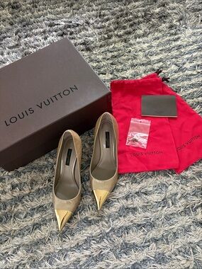 Louis Vuitton Beige Patent Leather Pointed Toe Pumps with Gold Cap Detail 35.5